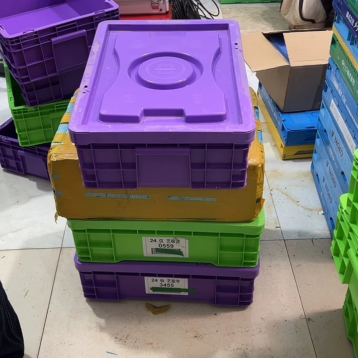 炊***袅厚款带盖子箱子一个