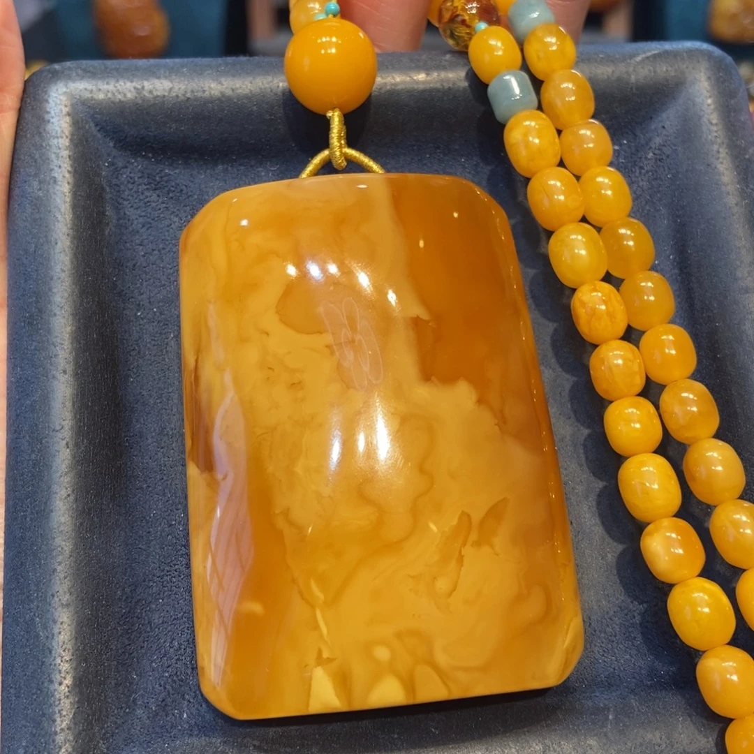 琥珀未镶嵌颈饰蜜蜡