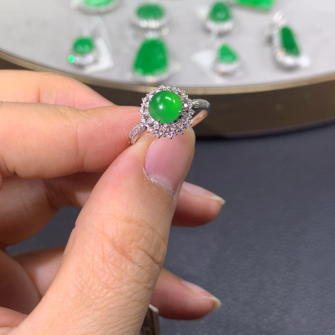 翡翠戒指18K金镶嵌翡翠