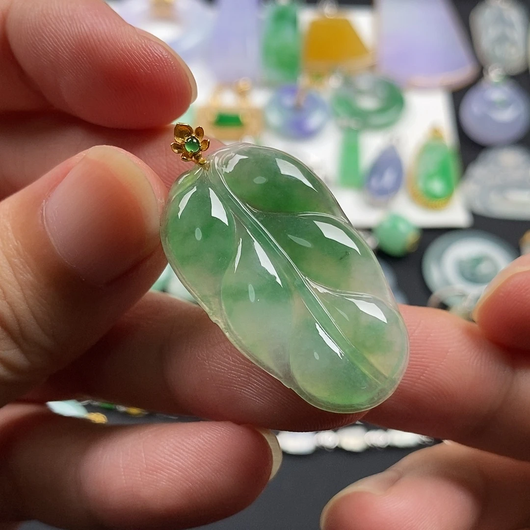 翡翠18K金镶嵌颈饰翡翠