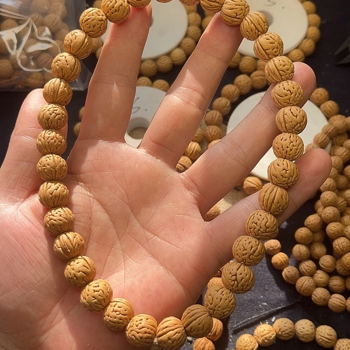 A***吊坠桃核野生桃核手持