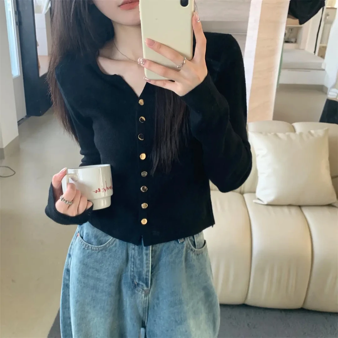 纯色女装时尚气质针织衫女2025秋冬小众纽扣V领长袖打底毛衣上衣