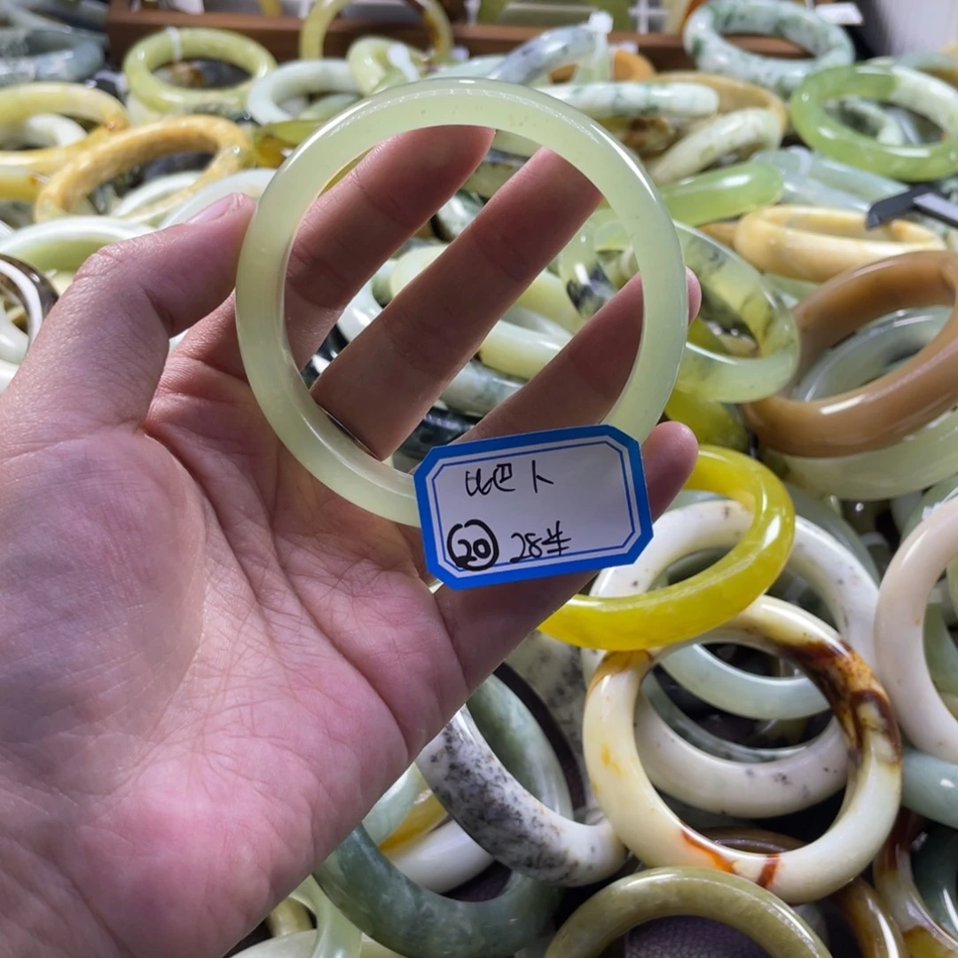 比***卜蛇纹石玉未镶嵌手镯