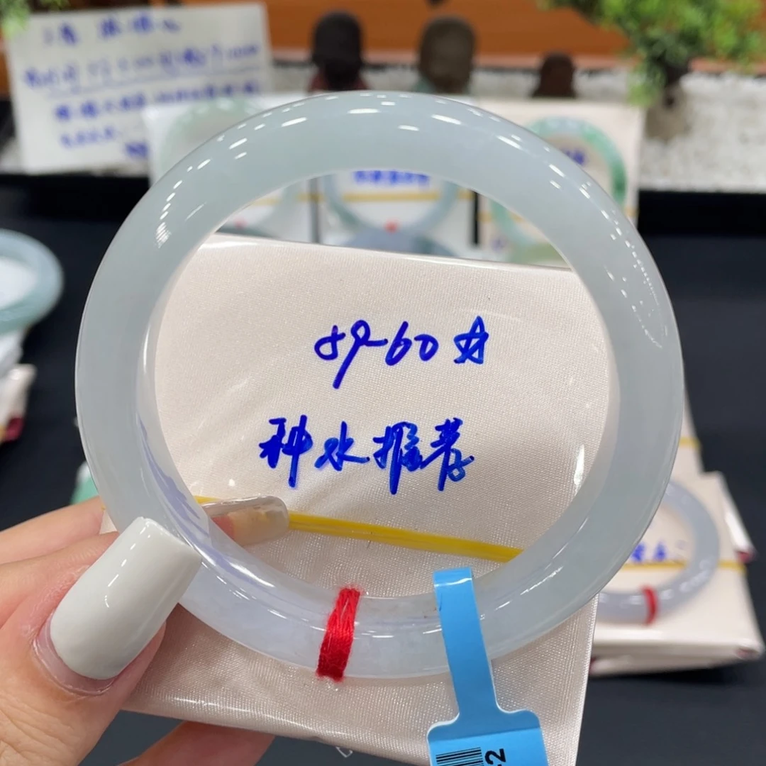 未镶嵌手镯翡翠缅甸翡翠手镯