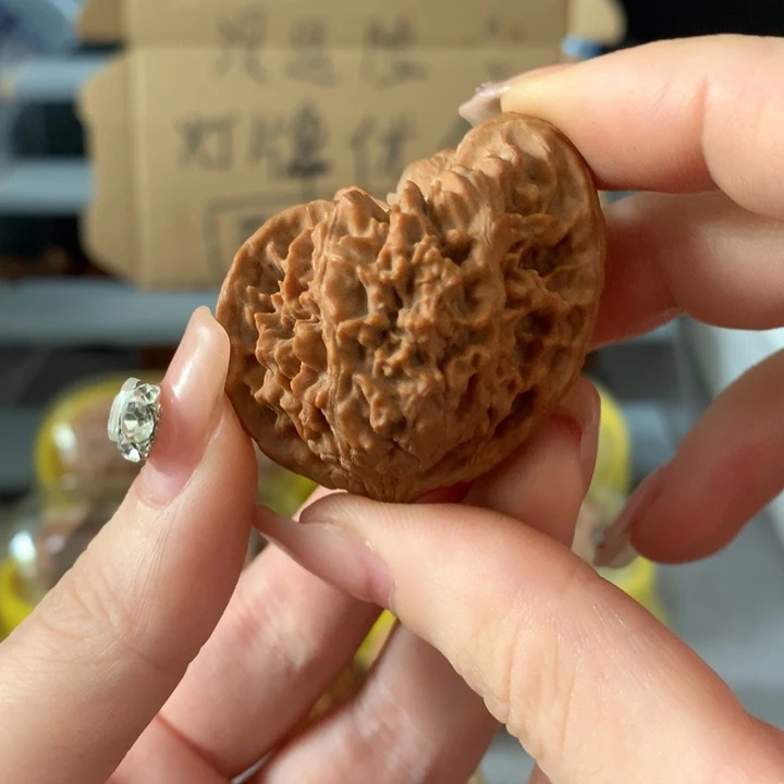 不***色吊坠文玩核桃异形单只，有瑕疵