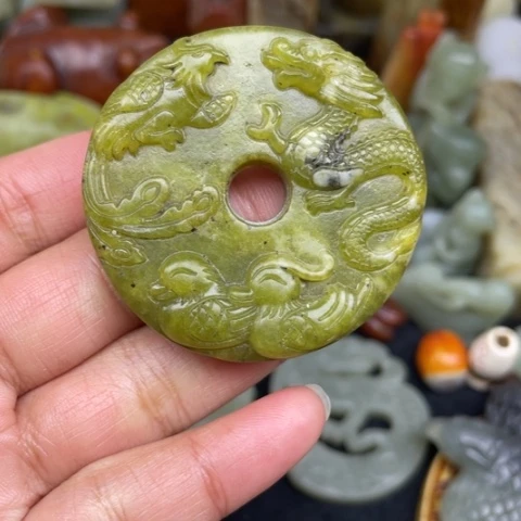 蛇纹石玉未镶嵌颈饰4