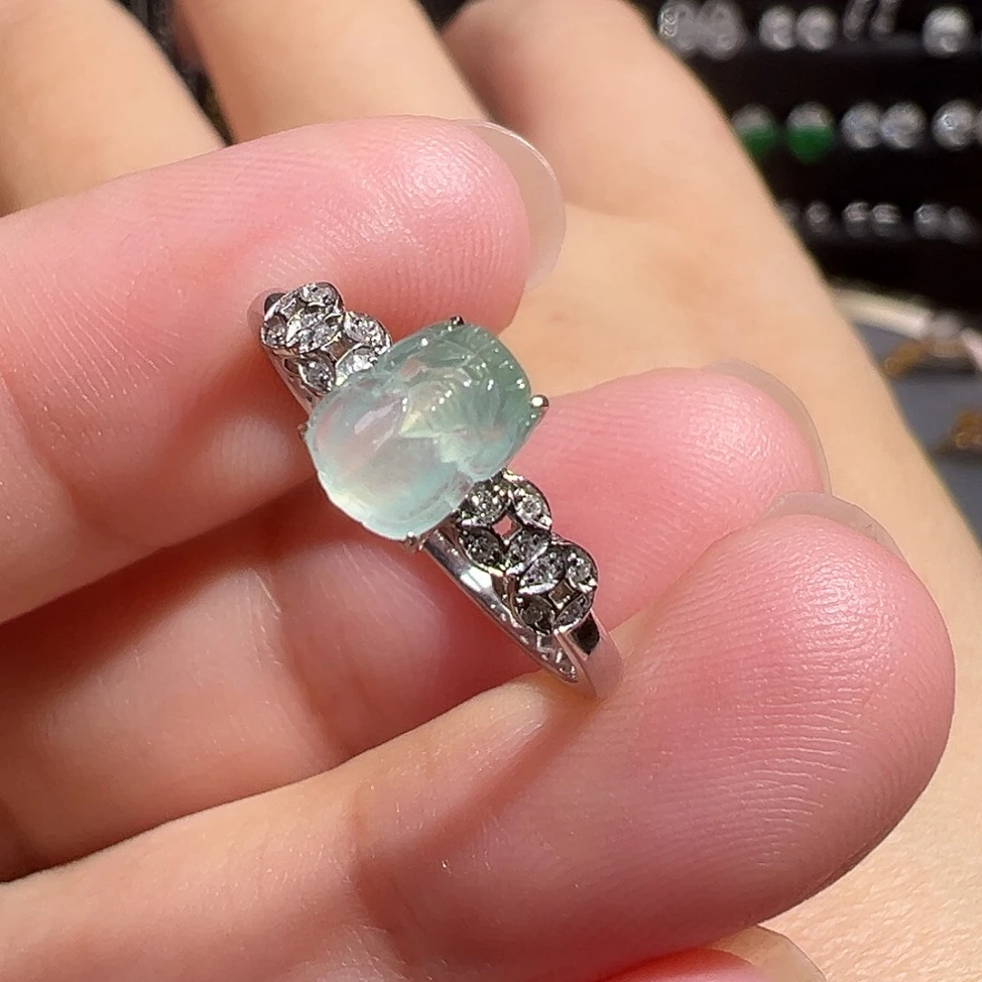 翡翠戒指18K金镶嵌貔貅翡翠戒指