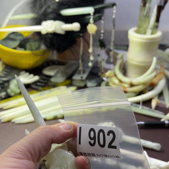 蛇纹石玉发饰合金杨