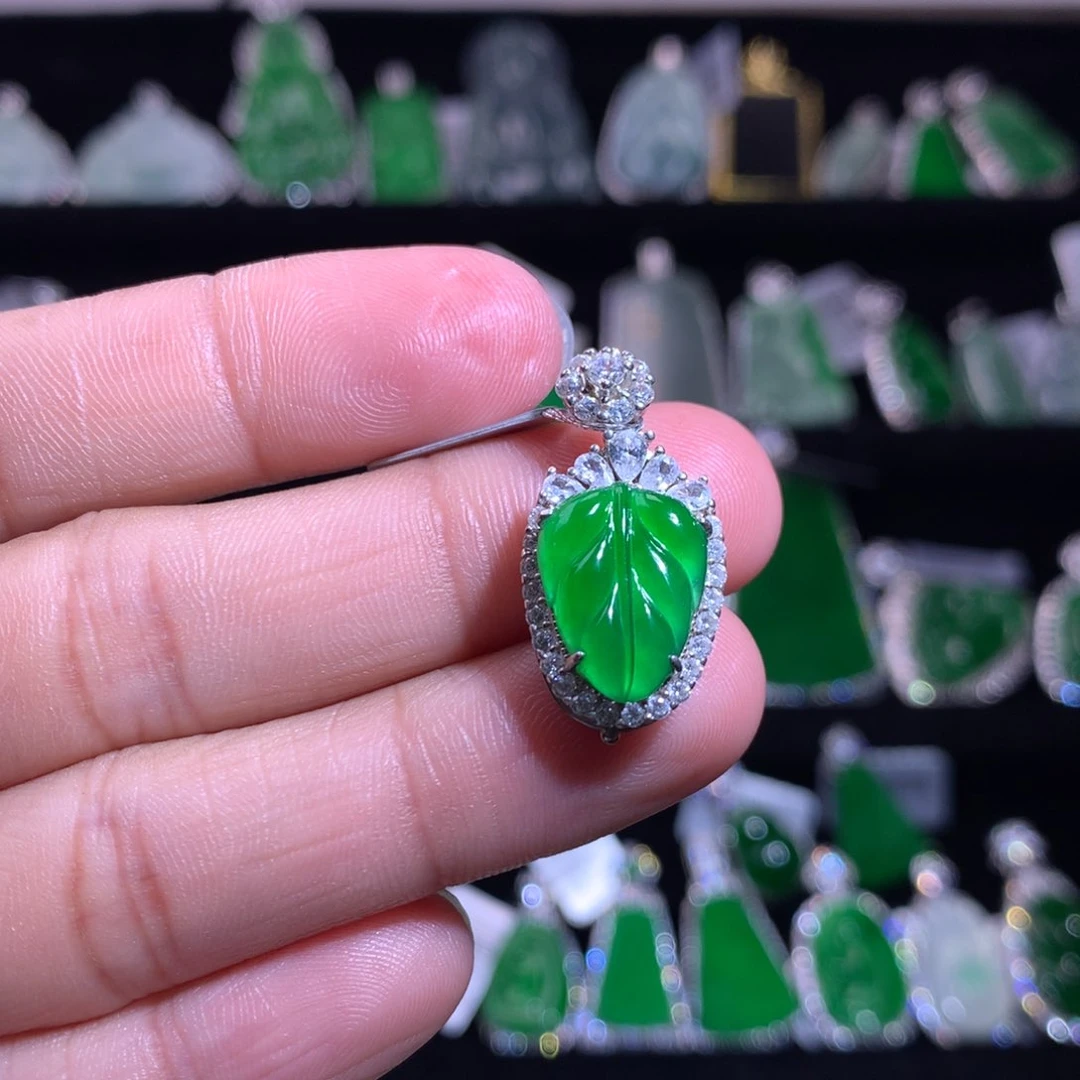 【闪购商品】颈饰银S925镶嵌翡翠