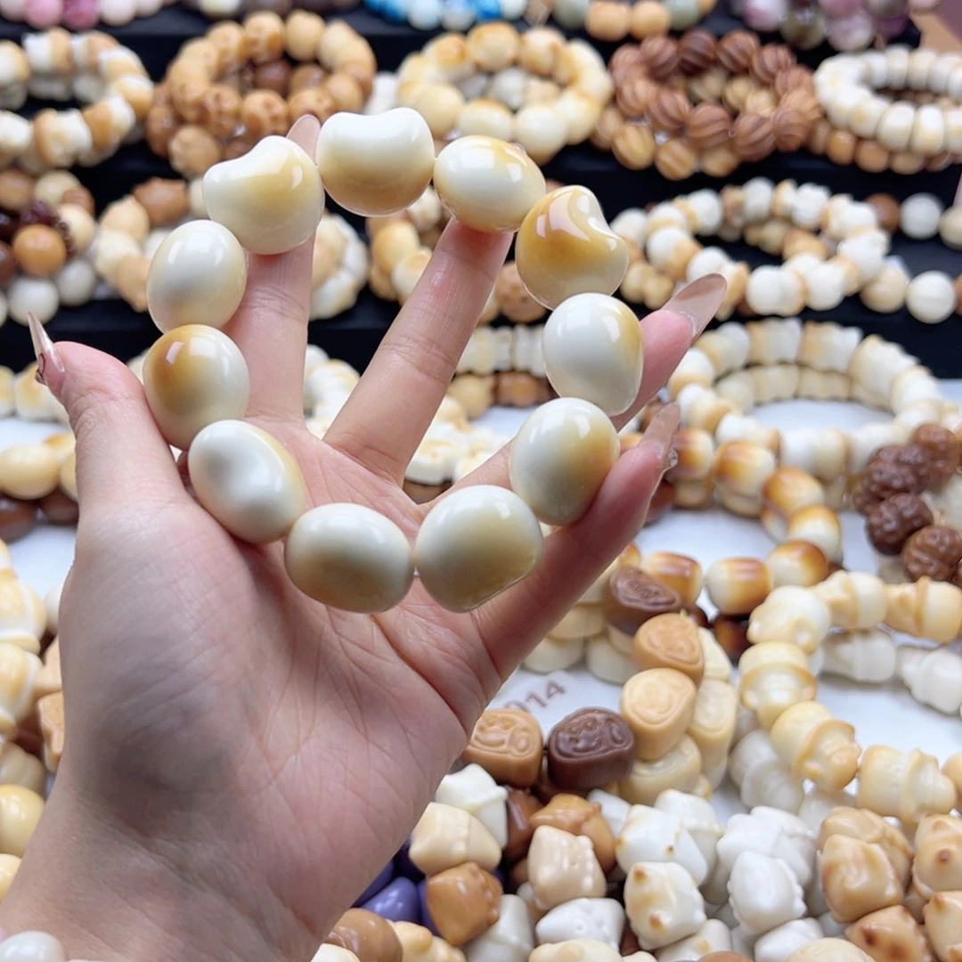 吊坠白玉菩提23-24卡月亮烤色