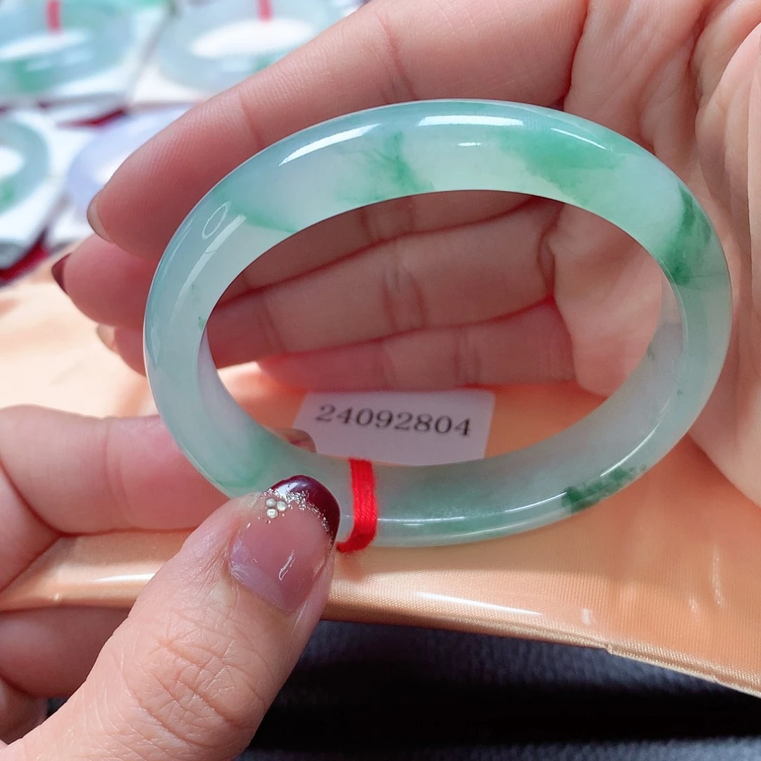 翡翠手镯（贵妃镯）未镶嵌