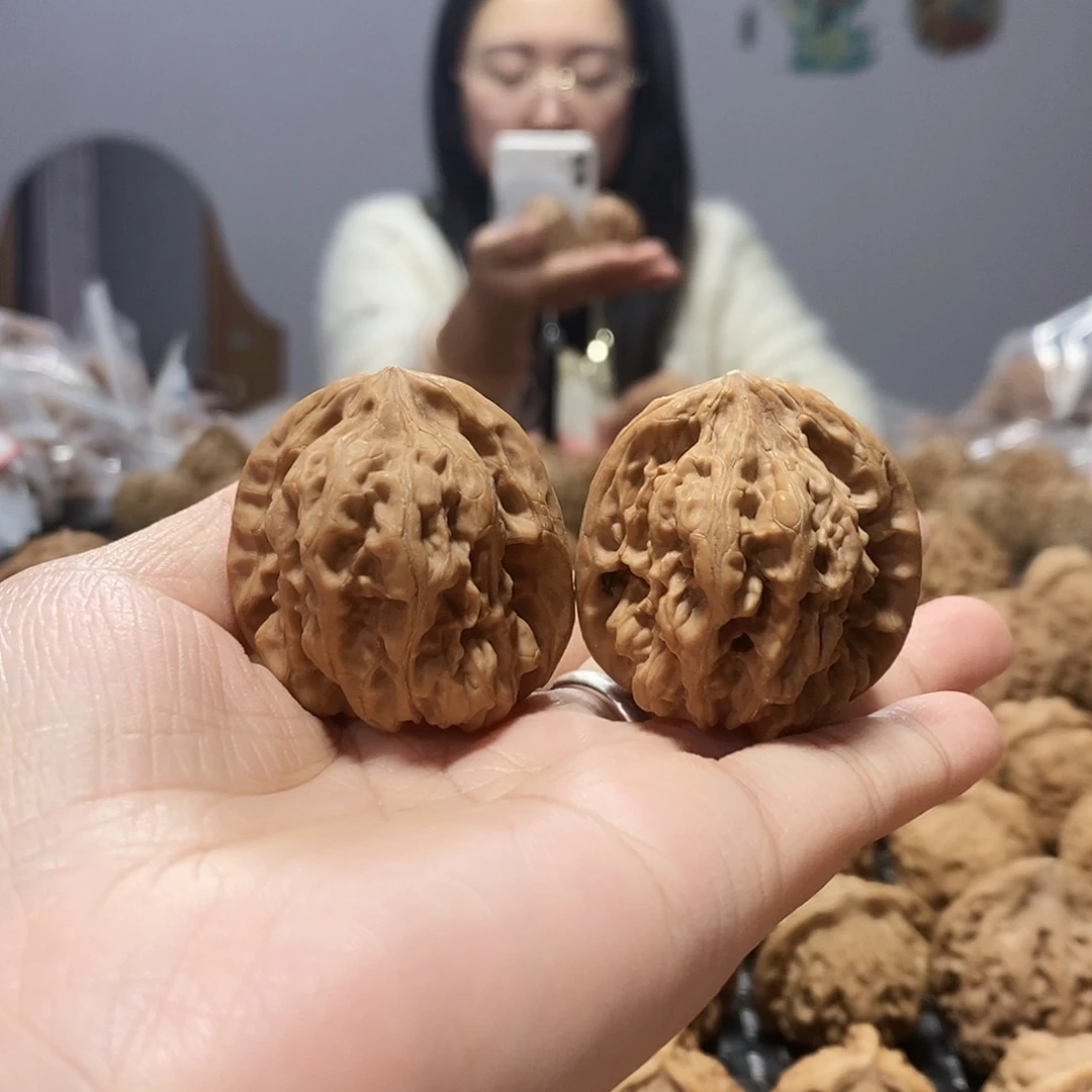 文玩核桃吊坠金蟾王38白尖