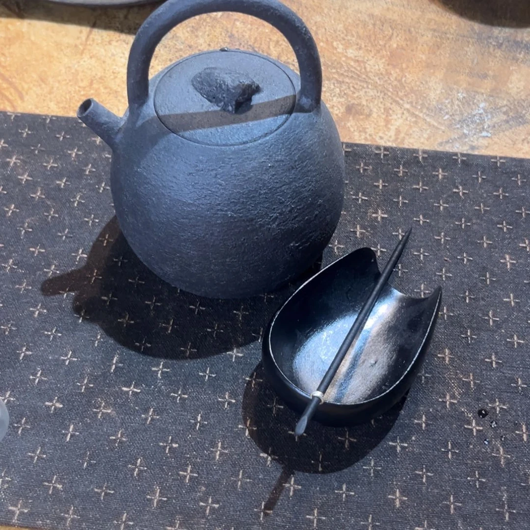 景德镇鱼和熊手工陶艺