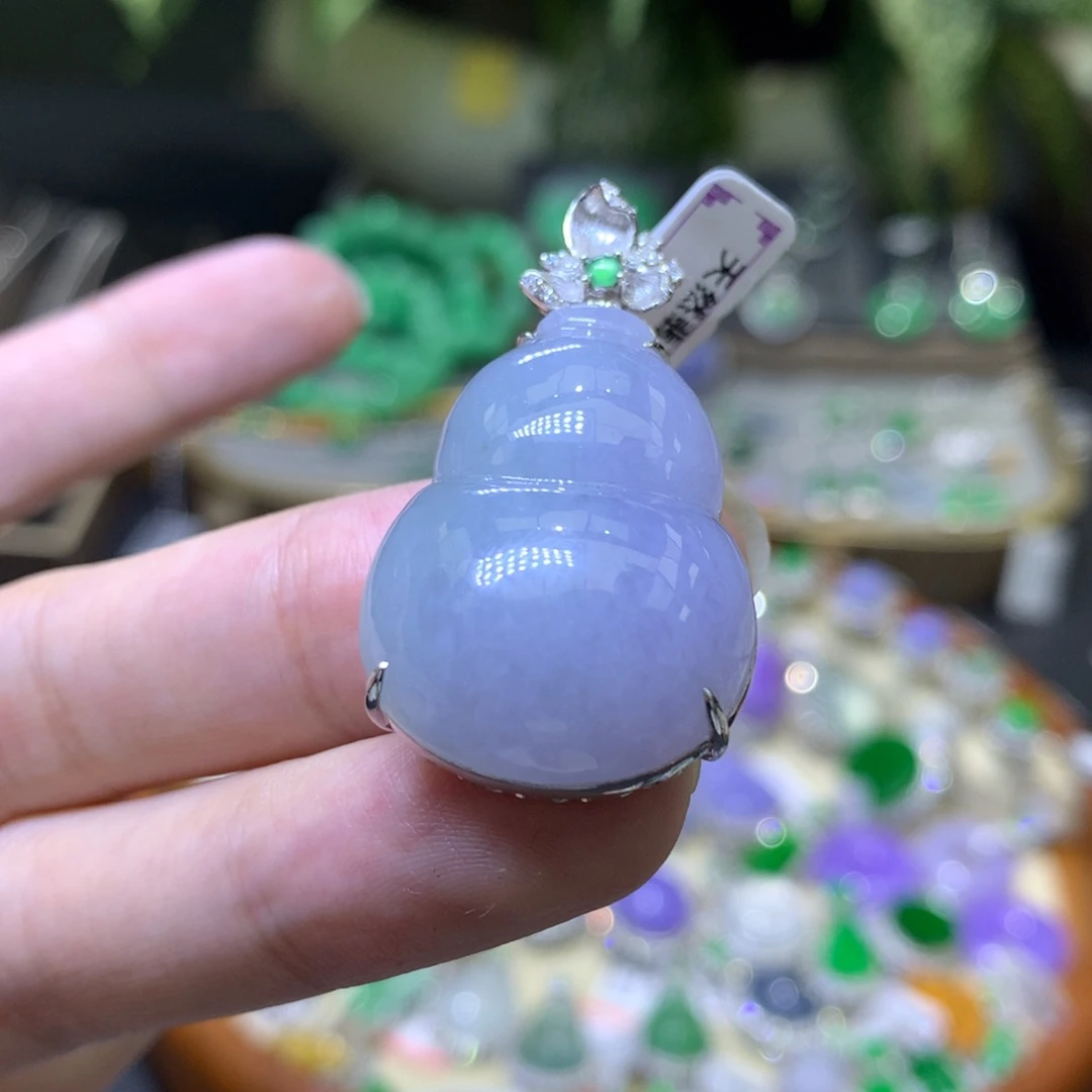 颈饰18K金镶嵌翡翠