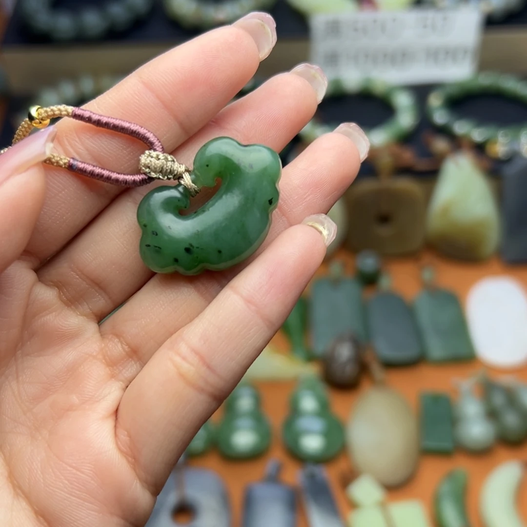 颈饰未镶嵌和田玉