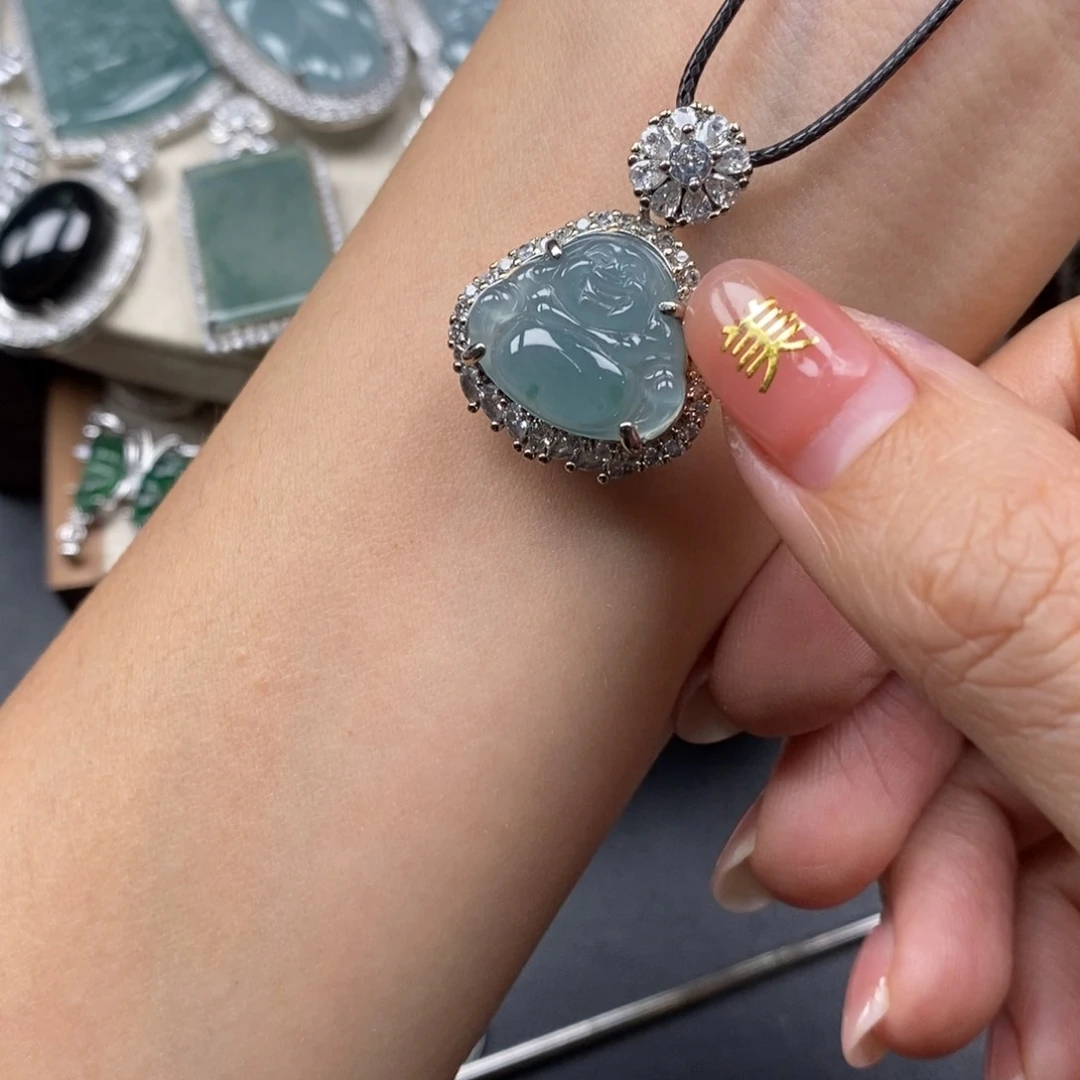 翡翠颈饰未镶嵌翡翠