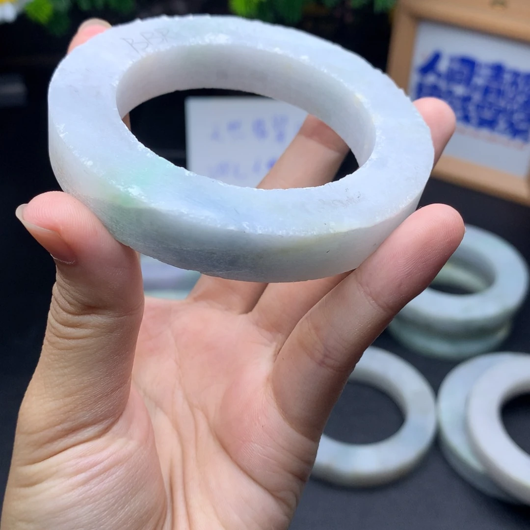 未镶嵌定制翡翠手镯定制翡翠