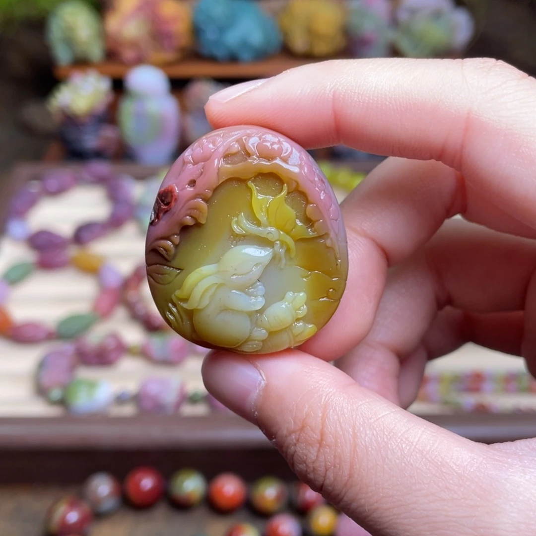 玛瑙/玉髓未镶嵌珠宝半成品盐源玛瑙前兔似锦