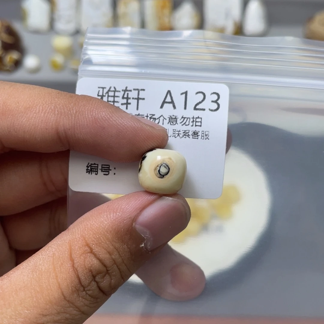 琥珀珠宝奇石未镶嵌l****u