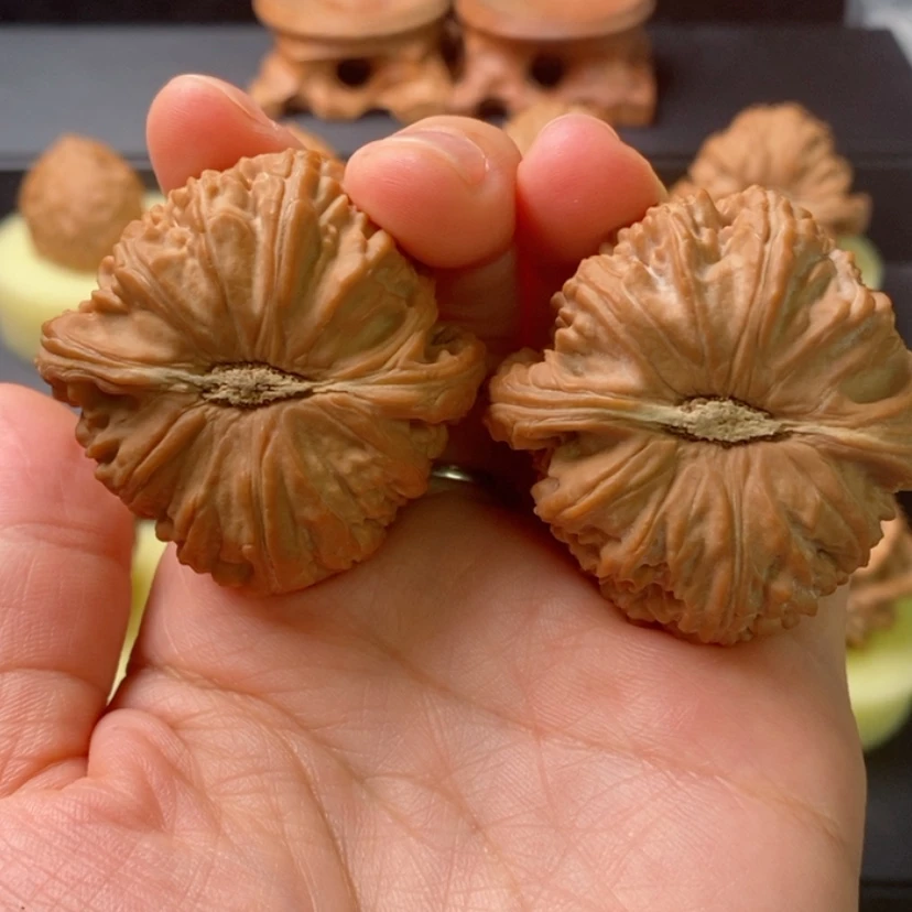 【闪购商品】吊坠文玩核桃w**e44尺白狮子一对