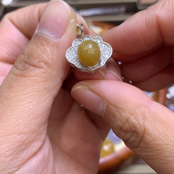 翡翠颈饰银S925镶嵌翡翠吊坠