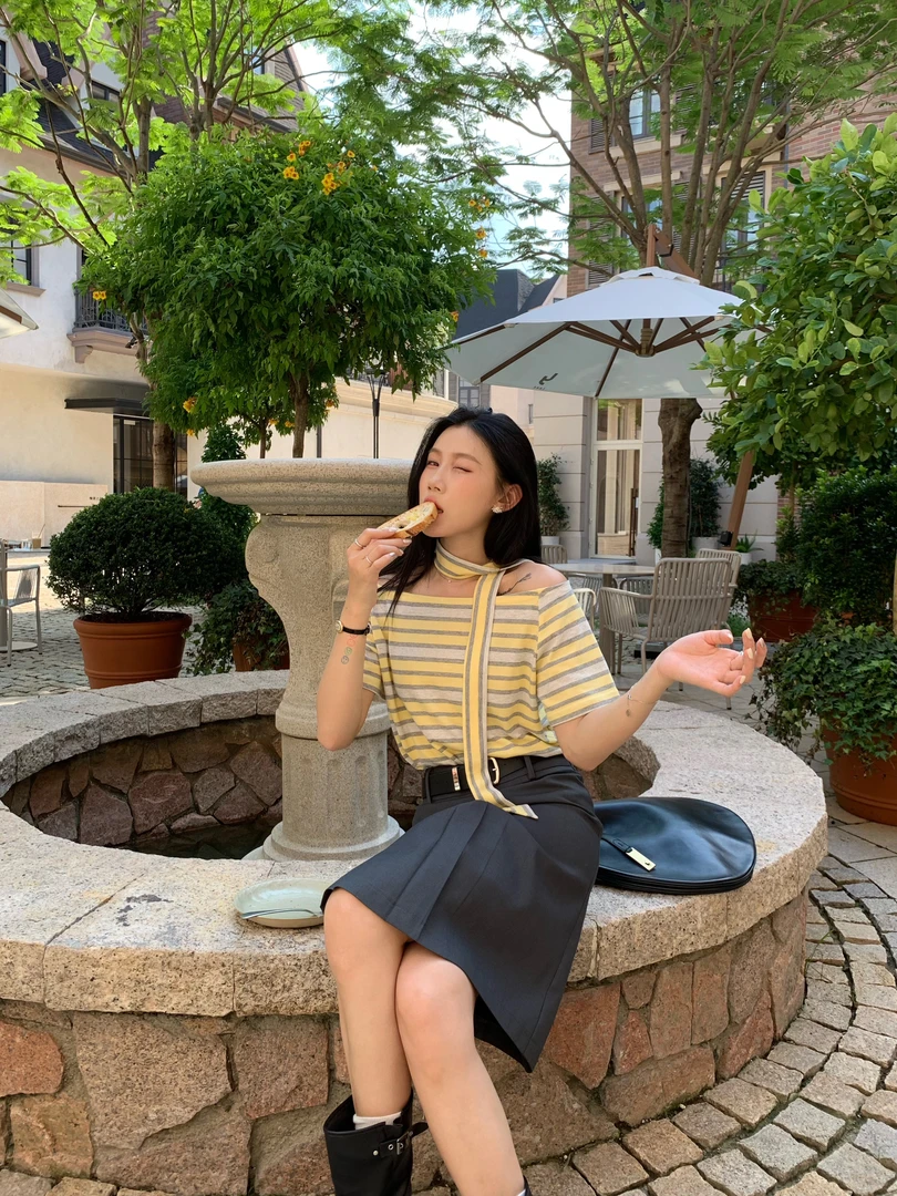 70不是七十【曲线助攻】夏季韩系条纹宽松飘带一字肩短袖针织