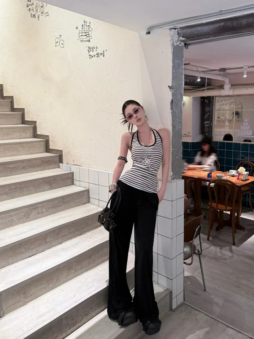 辣妹性感挂脖露背吊带背心+黑色百搭直筒松紧垂垂休闲裤两件套