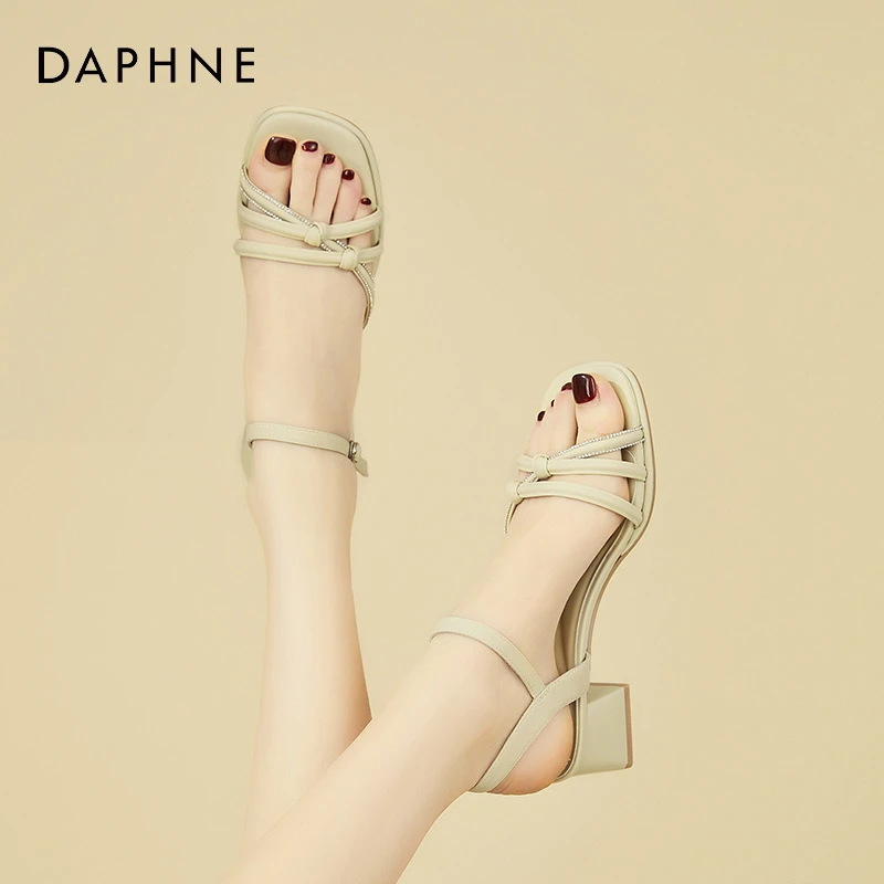 达芙妮粗跟一字带凉鞋2025新款夏季仙女风中跟高跟鞋方头外穿女鞋