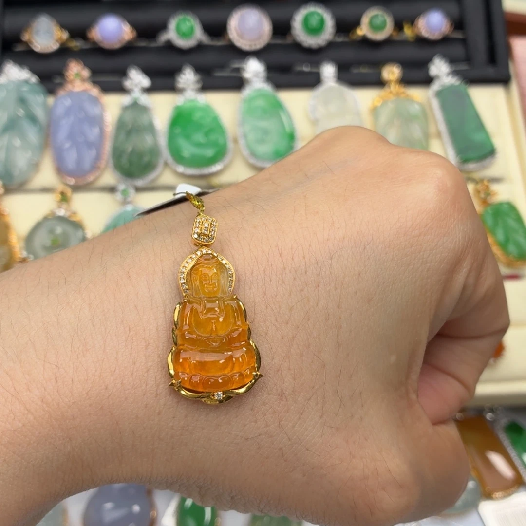 翡翠18K金镶嵌颈饰