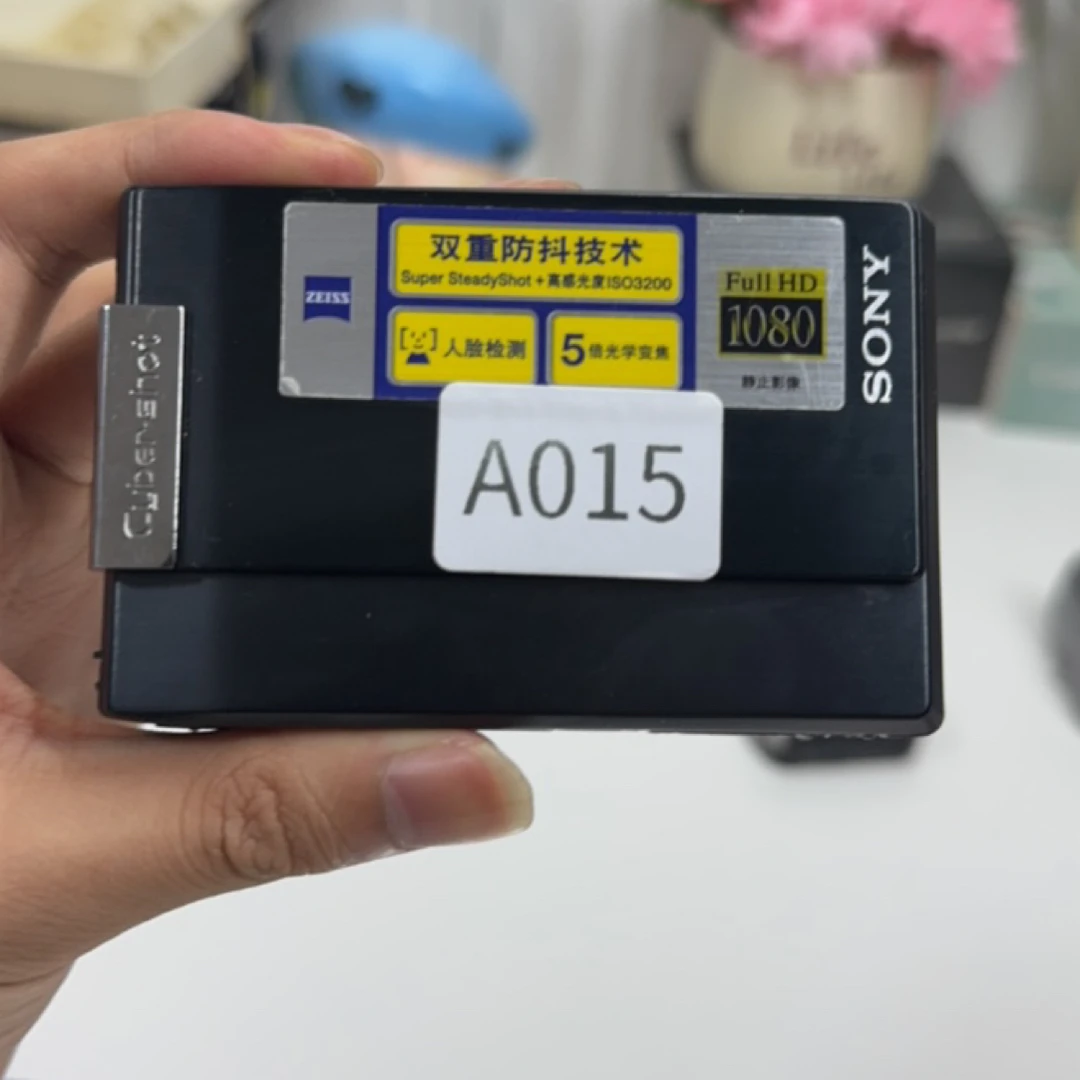 索尼T100,功能正常,成色很新 810万像素5倍光学变焦。