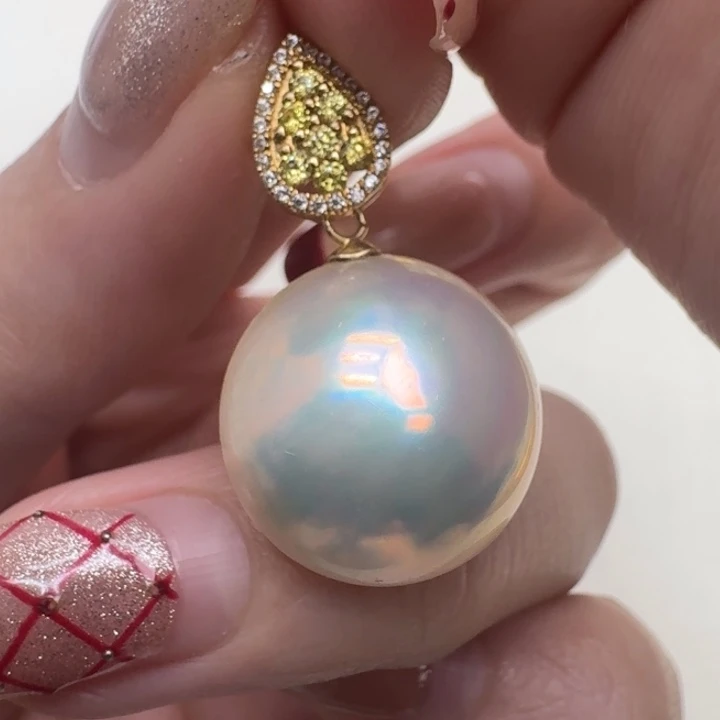 拼合珍珠（马贝珠）颈饰18K金镶嵌