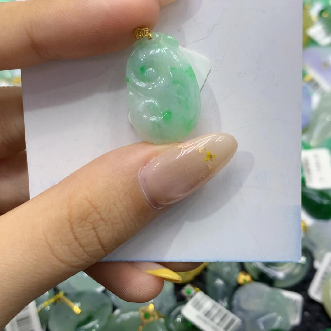 颈饰18K金镶嵌翡翠
