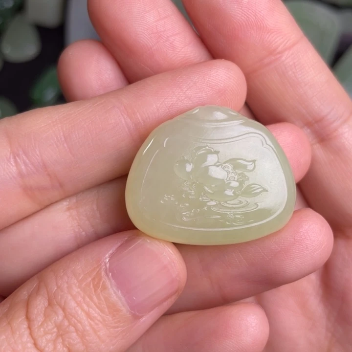 和田玉颈饰未镶嵌六***莉