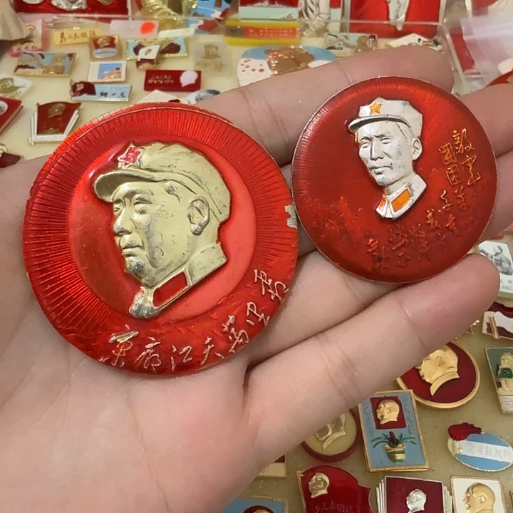 湖***人铝毛爷爷像章，万岁