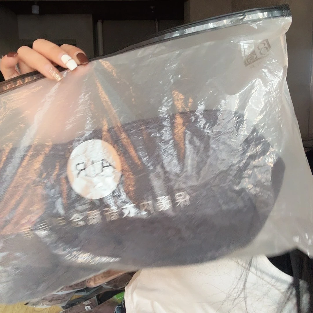 菠***）聚酯纤维285背心。