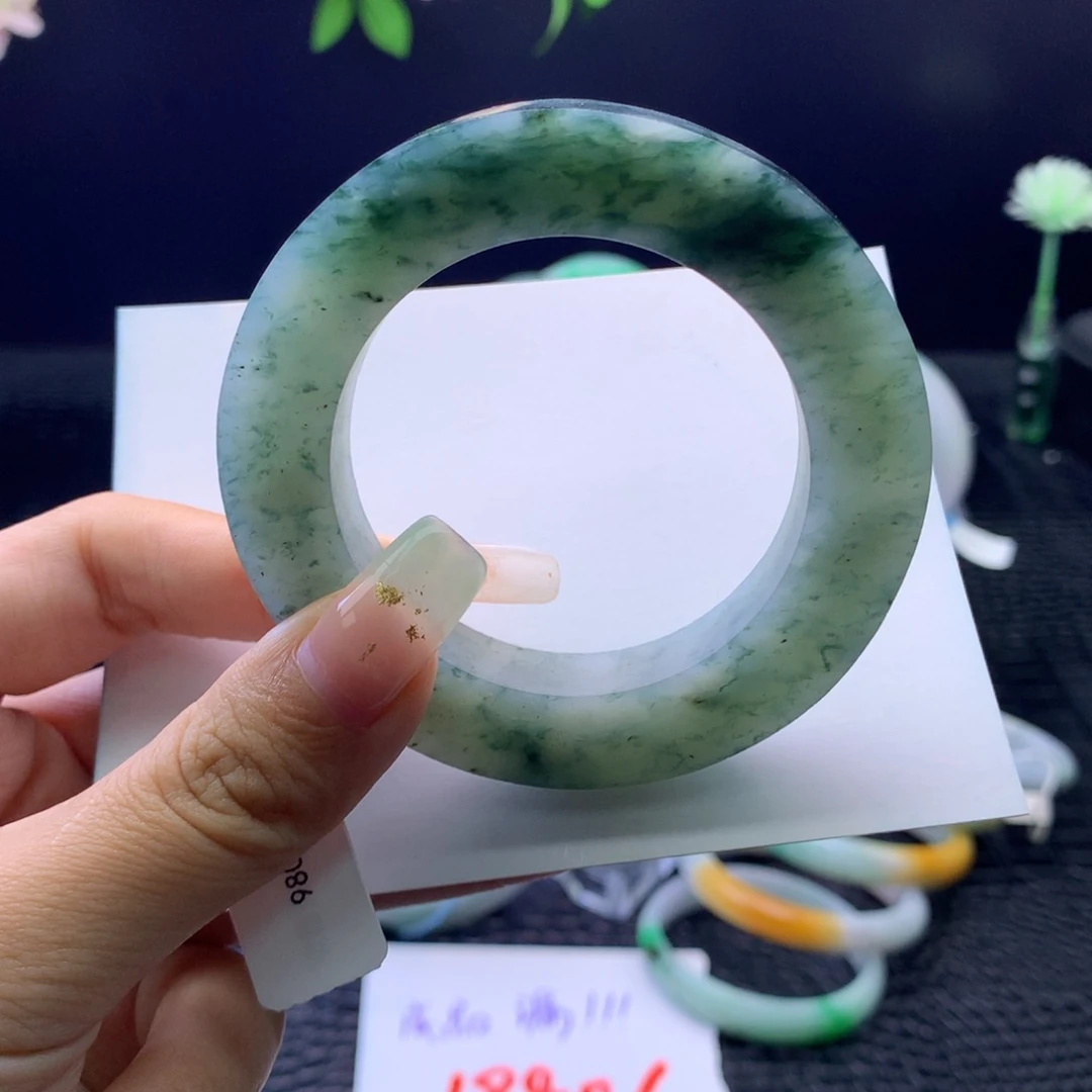 定制翡翠未镶嵌手镯