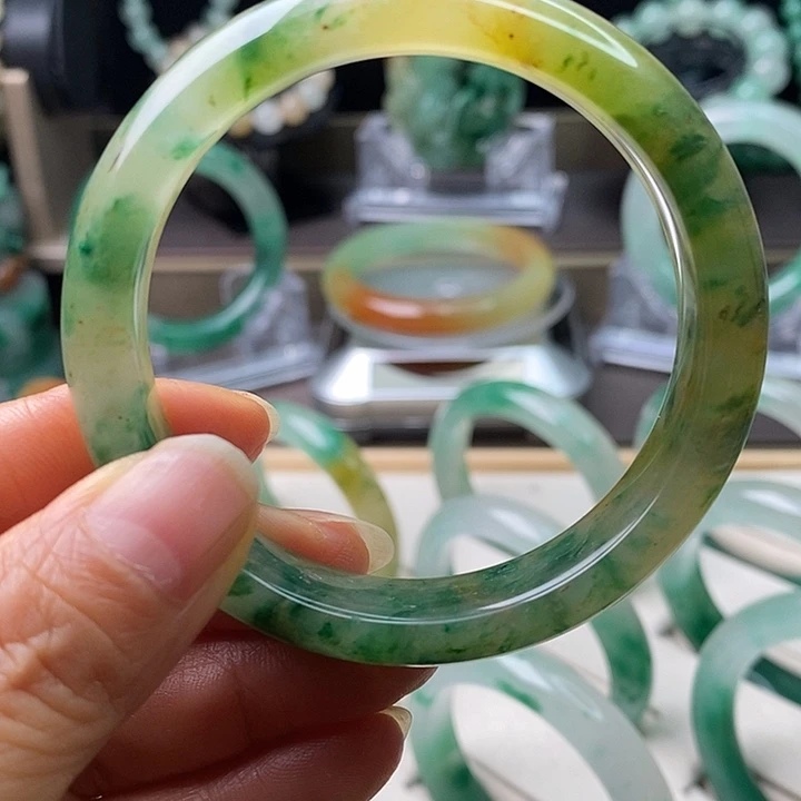 石英质玉（非洲翠）未镶嵌手镯