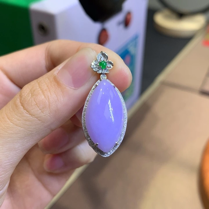 翡翠18K金镶嵌颈饰翡翠