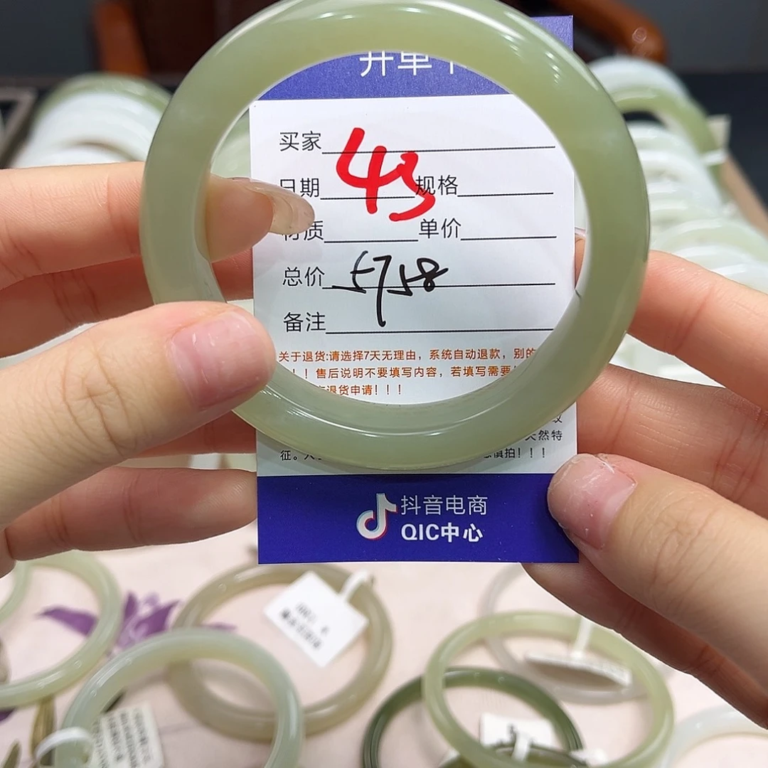 和田玉未镶嵌手镯