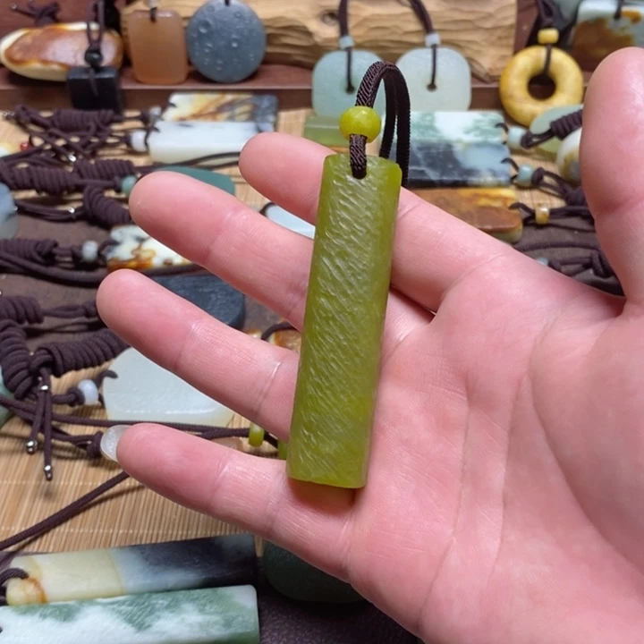 蛇纹石玉挂件未镶嵌泉**潺