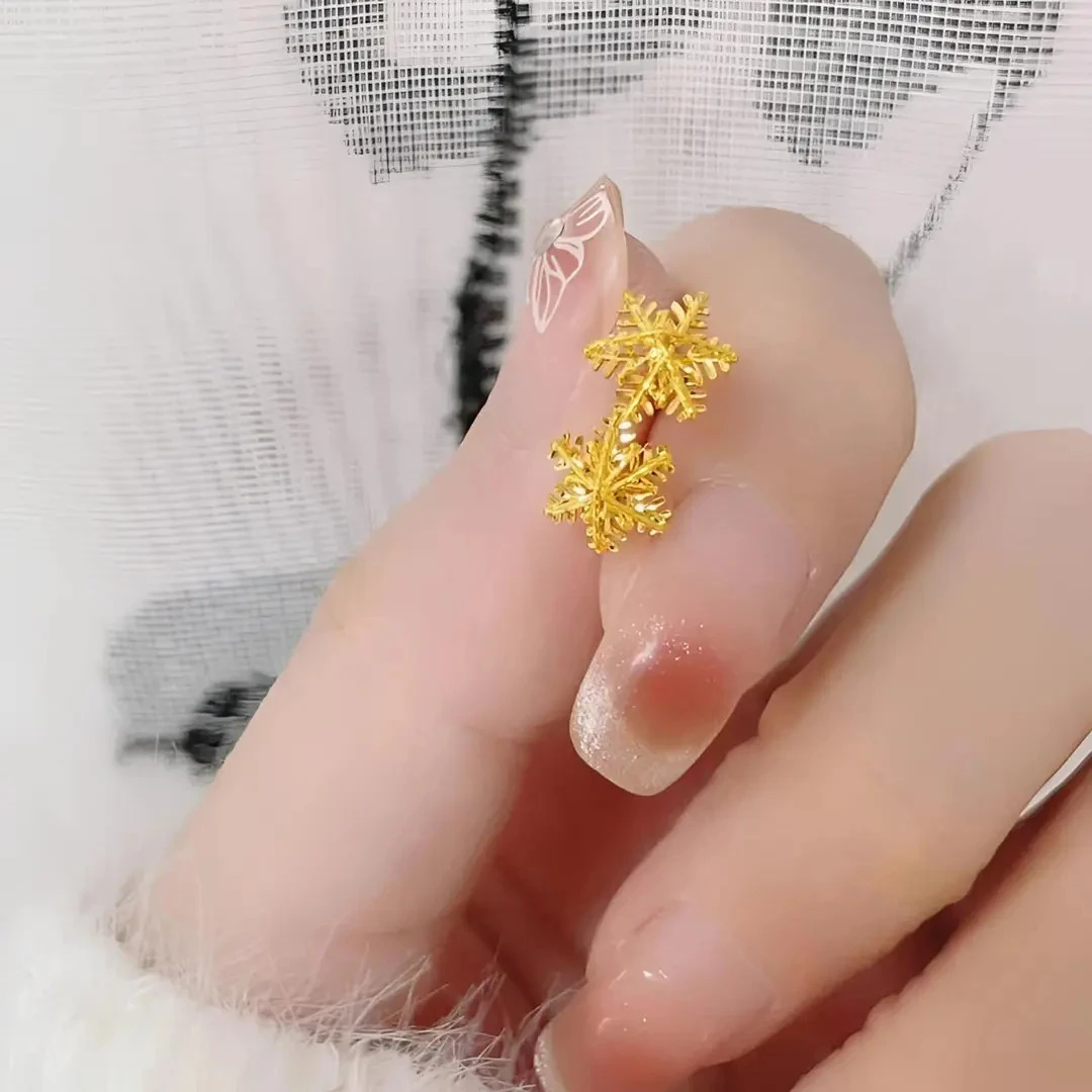 铜合金耳饰 雪花耳钉女精致小巧高级感气质百搭耳饰金色耳环女