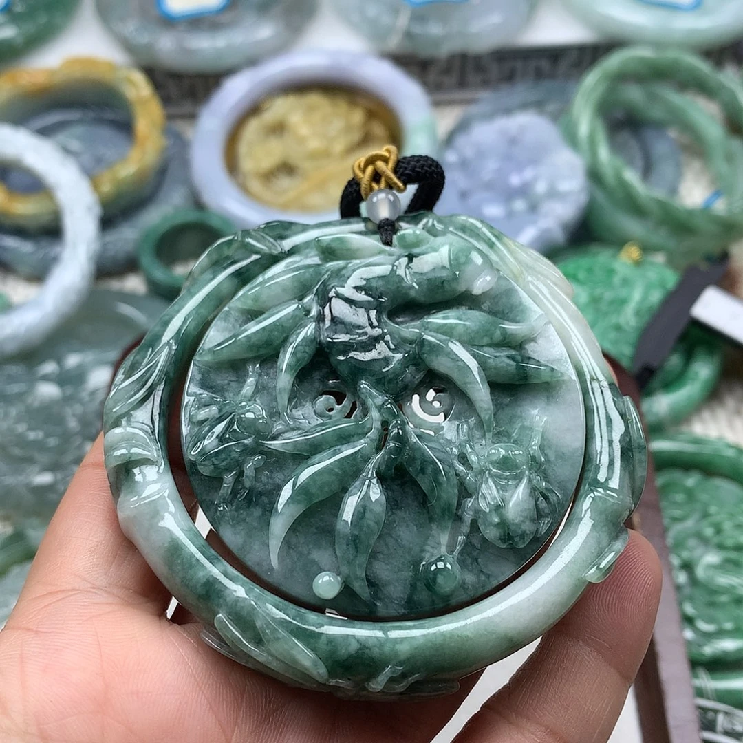 翡翠未镶嵌手镯复古风格