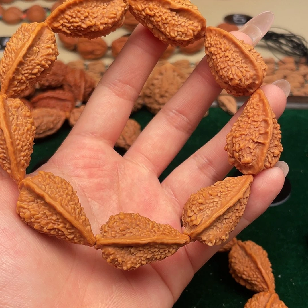 文***文玩核桃吊坠绣花鞋