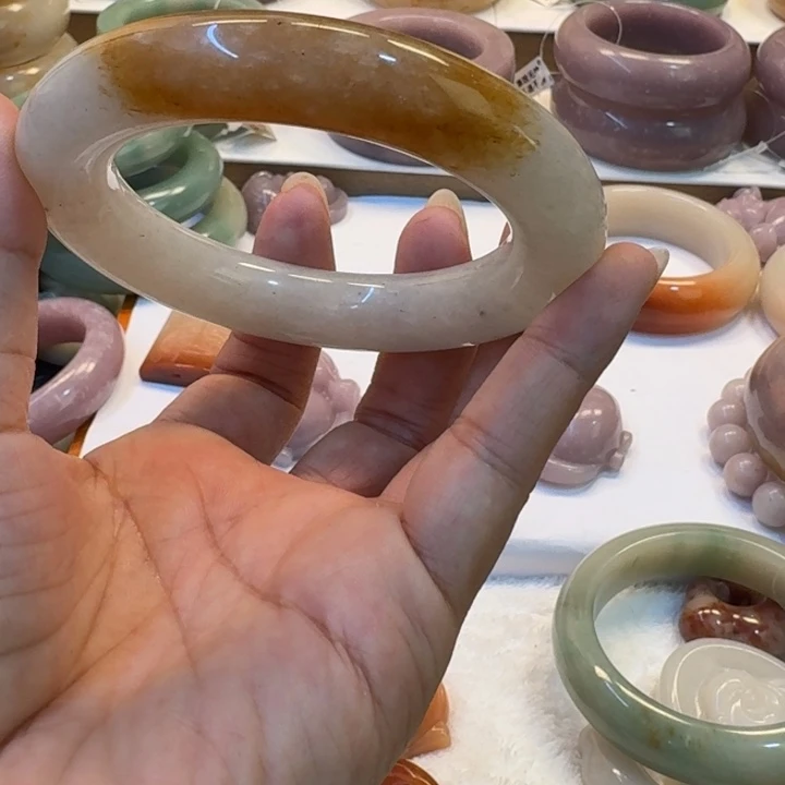 石英岩玉未镶嵌手镯