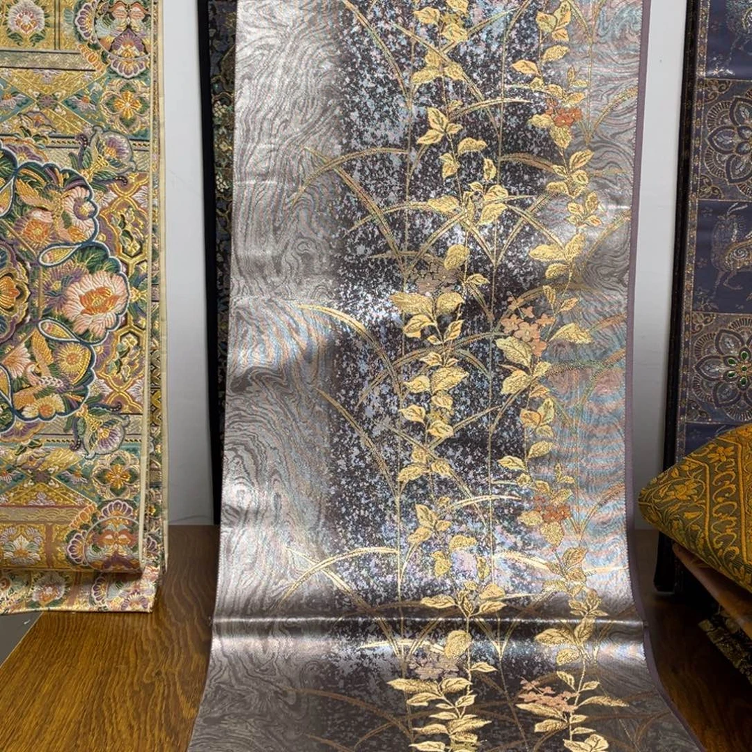 织绣织锦缎，织锦缎