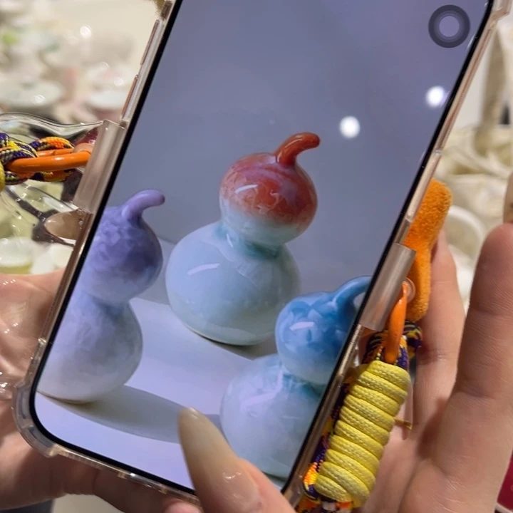 红色葫芦加小马提溜。