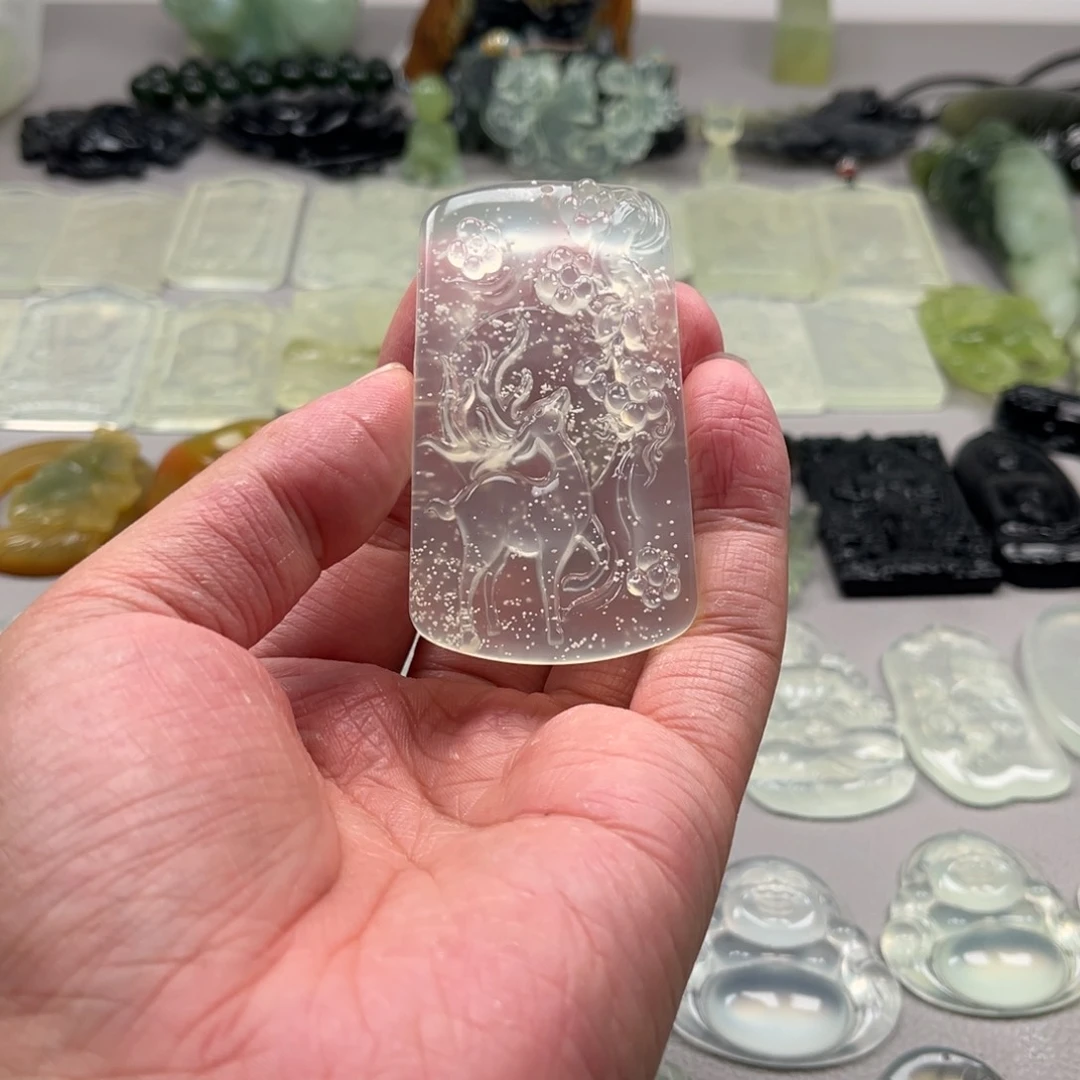 未镶嵌蛇纹石玉颈饰摸****腿