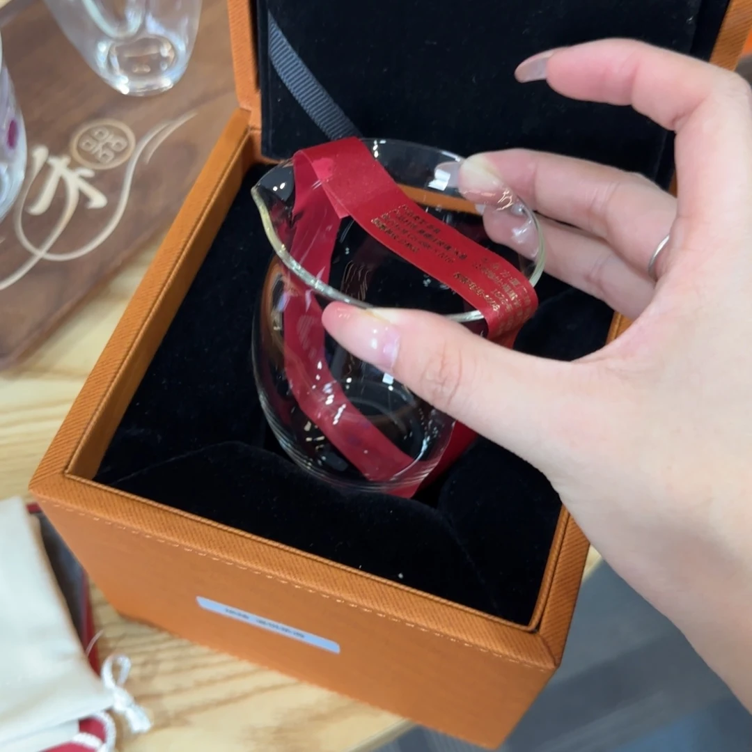 宗****媒禾器琦彩焕臻温悦透明色。。。。