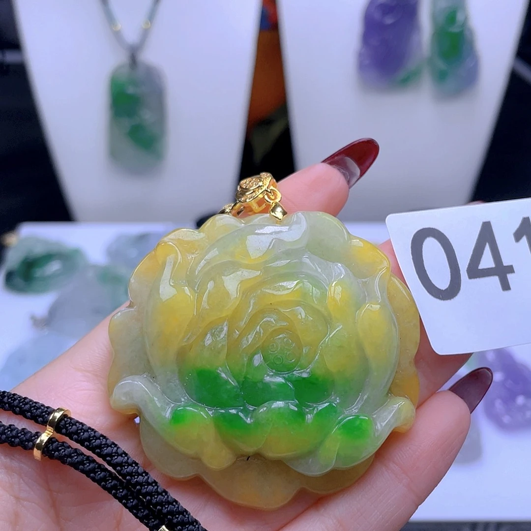 翡翠吊坠(赠链)未镶嵌