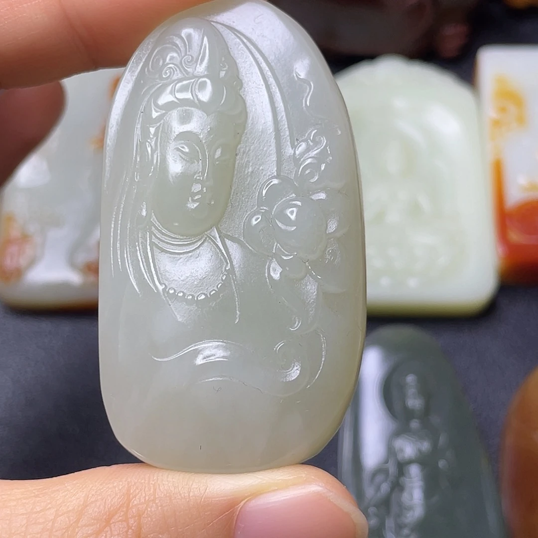 避***港和田玉未镶嵌颈饰